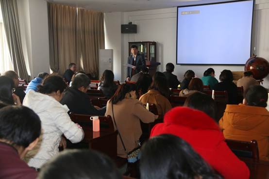 说明: C:\Users\CHXGB\Desktop\20181123成人网
学习贯彻中国工会十七大精神\IMG_8031.JPG