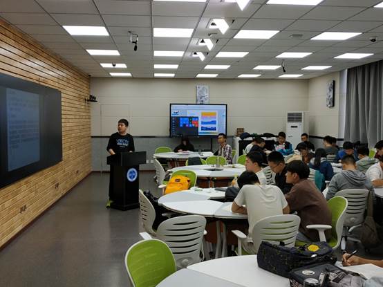说明: C:\Users\CHXGB\Desktop\新闻稿\20181221材化成人网《聚合物合成工艺学》课程创新教学模式取得良好效果\IMG_20180928_171735.jpg